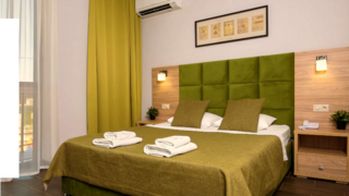 Гостиница Пеликан Краснодар Номер делюкс с 1 двуспальной кроватью-1